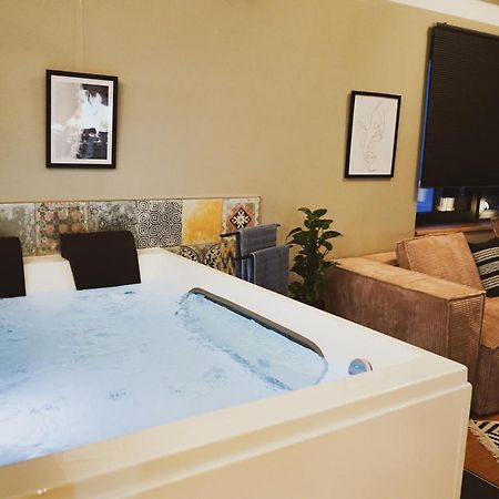 Stilvolles City-Loft Mit Privatem Whirlpool Trèves Extérieur photo