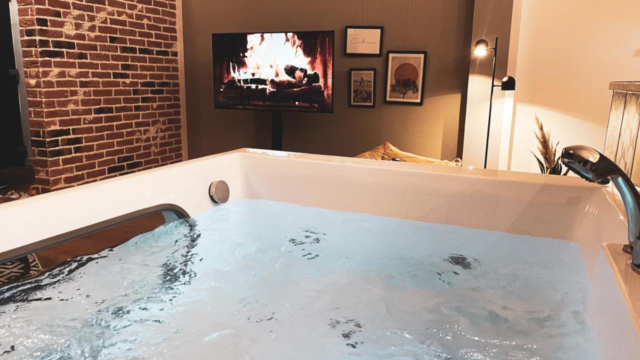 Stilvolles City-Loft Mit Privatem Whirlpool Trèves Extérieur photo