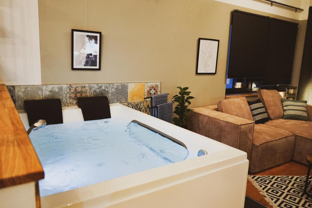 Stilvolles City-Loft Mit Privatem Whirlpool Trèves Extérieur photo